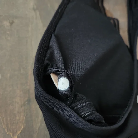 Lululemon Find Focus Black Sports Bra – Size 4 - Picture 6 of 6